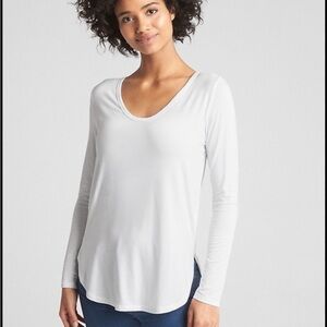 Loft shirt - white round neck long sleeve basic layering tee